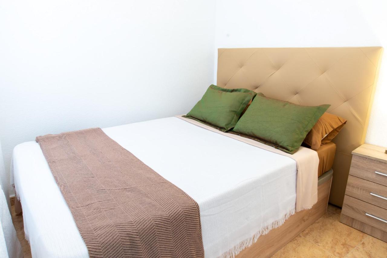 Holiday Suite Caballero De Rodas 92 Торевьиа Экстерьер фото